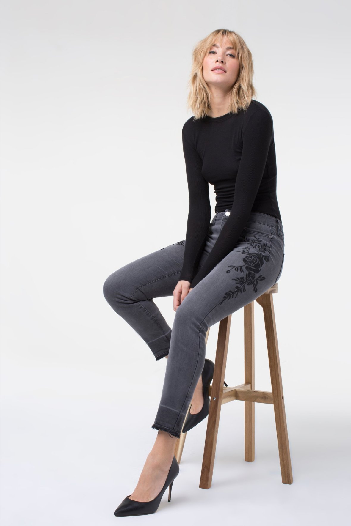 LM7097GXE32-TITANIUM_copy_2048x2048